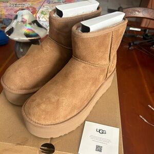 Classic Mini Platform UGG